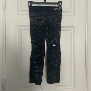 Small Drifit Nike Pro Workout Capris